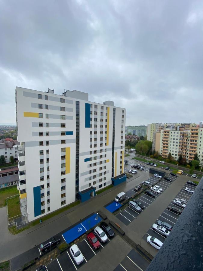 Apartamenty Magia Z Bezplatnym Parkingiem I Klimatyzacja Rzeszów Exteriör bild