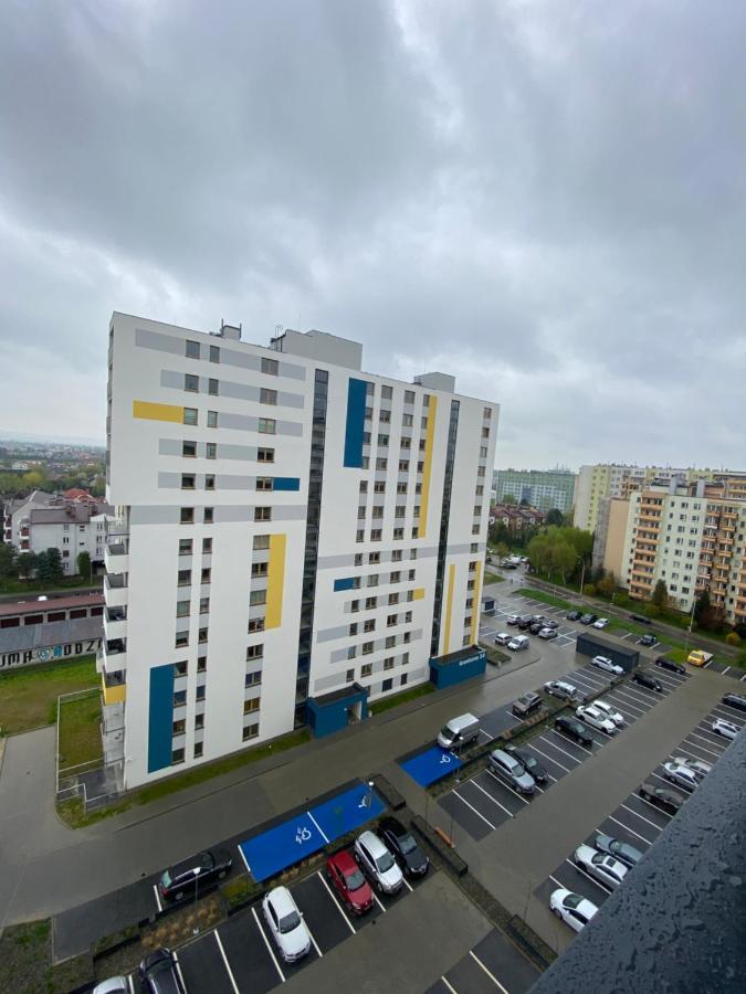 Apartamenty Magia Z Bezplatnym Parkingiem I Klimatyzacja Rzeszów Exteriör bild